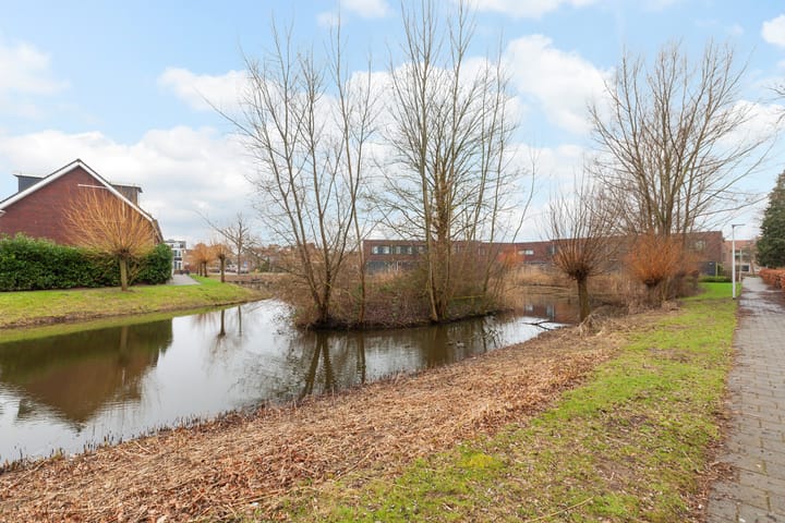Move-in ready 3-room terraced house with high-quality finish in Ridderkerk — 71