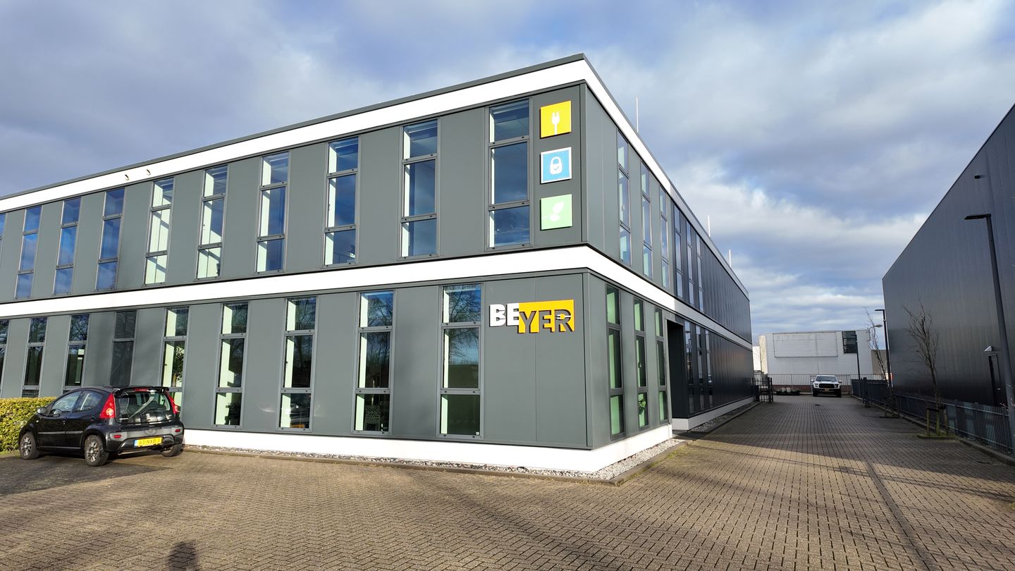 Bekijk foto 1 van Ferrarilaan 6-A