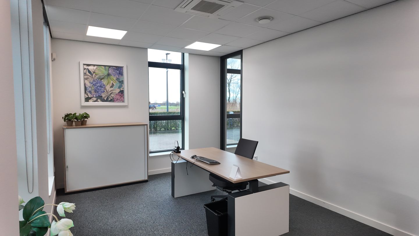 Bekijk foto 2 van Ferrarilaan 6-A