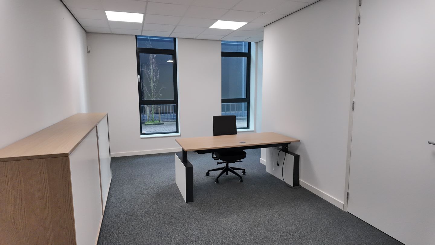 Bekijk foto 3 van Ferrarilaan 6-A