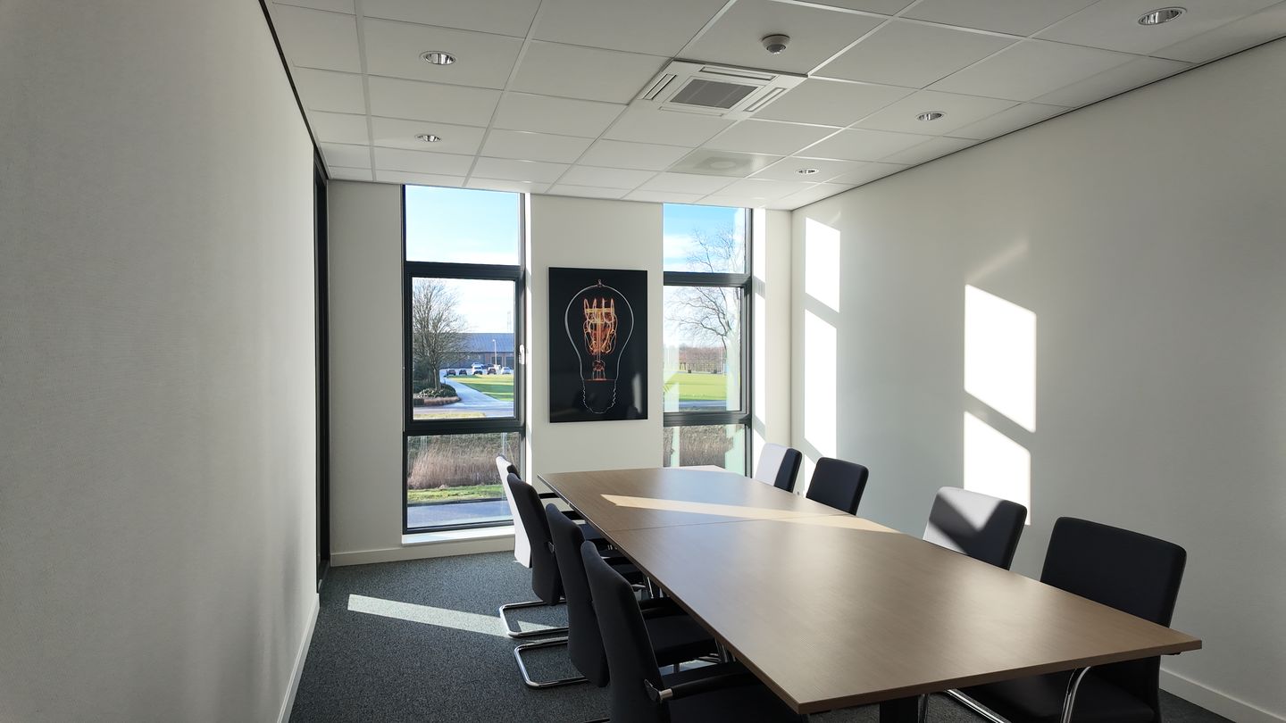 Bekijk foto 4 van Ferrarilaan 6-A