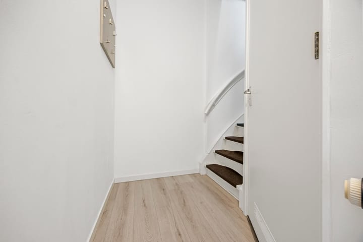 Charming Upper Apartment in Central Arnhem with External Storage — 32