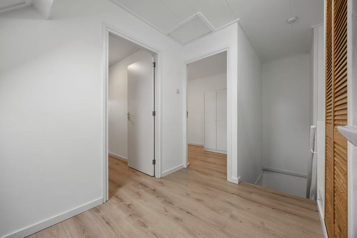 Charming Upper Apartment in Central Arnhem with External Storage — 40