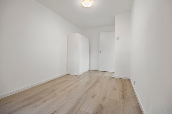 Charming Upper Apartment in Central Arnhem with External Storage — 47