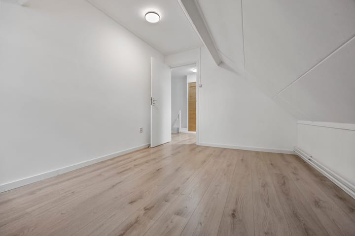 Charming Upper Apartment in Central Arnhem with External Storage — 43