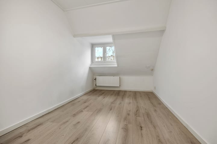 Charming Upper Apartment in Central Arnhem with External Storage — 45