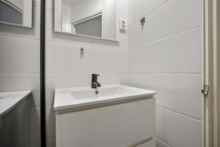 Charming Upper Apartment in Central Arnhem with External Storage — 28