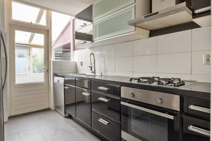 Spacious corner house with 5 bedrooms near the beach in Vlissingen — 22