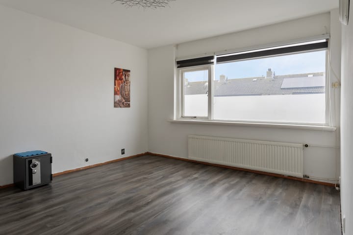 Spacious corner house with 5 bedrooms near the beach in Vlissingen — 30