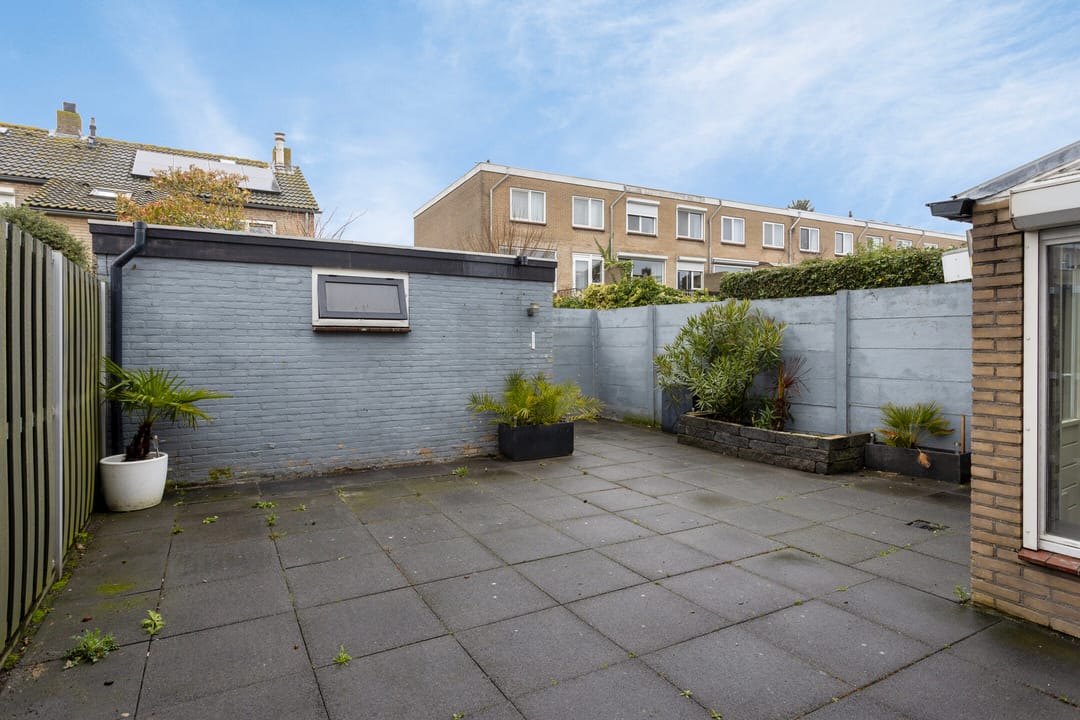 Spacious corner house with 5 bedrooms near the beach in Vlissingen — 59