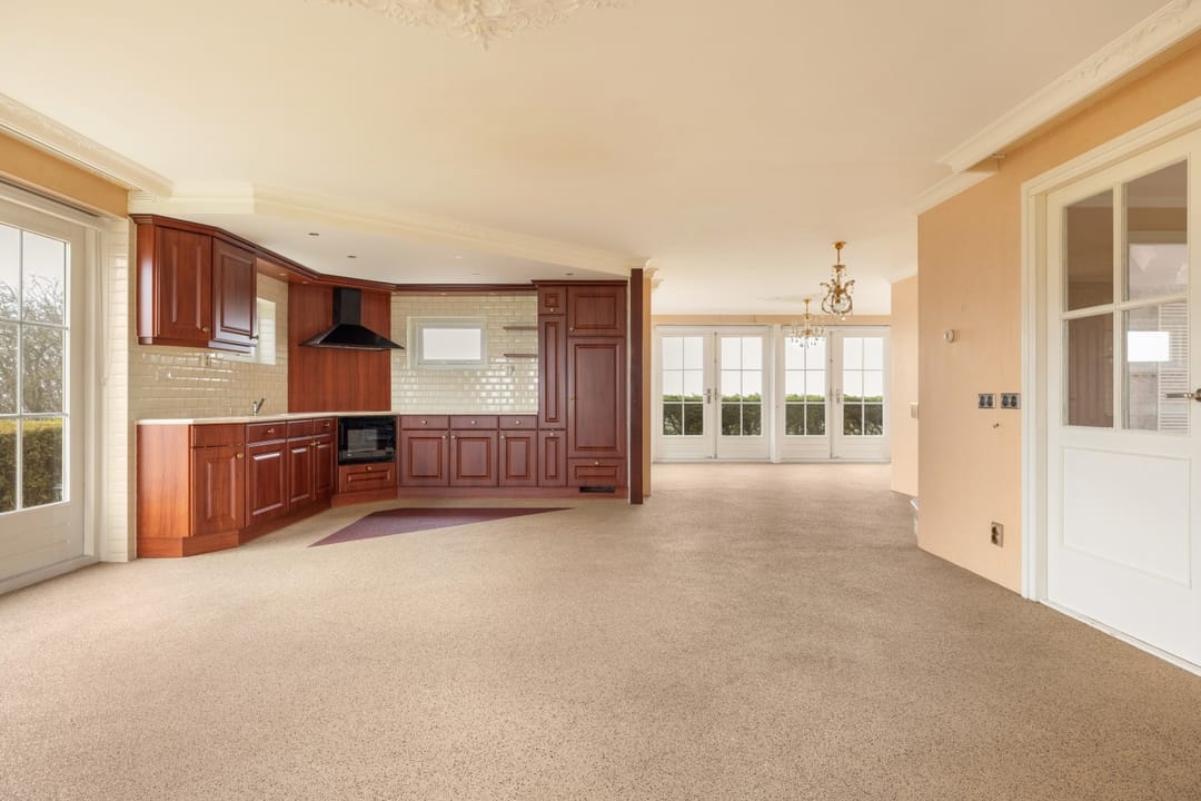 Photo 7 of Overleek 1-A