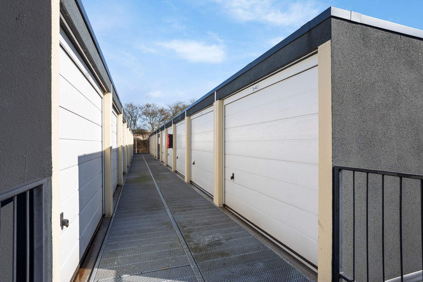 Bekijk foto 3 van Spoorlaan 5-J36