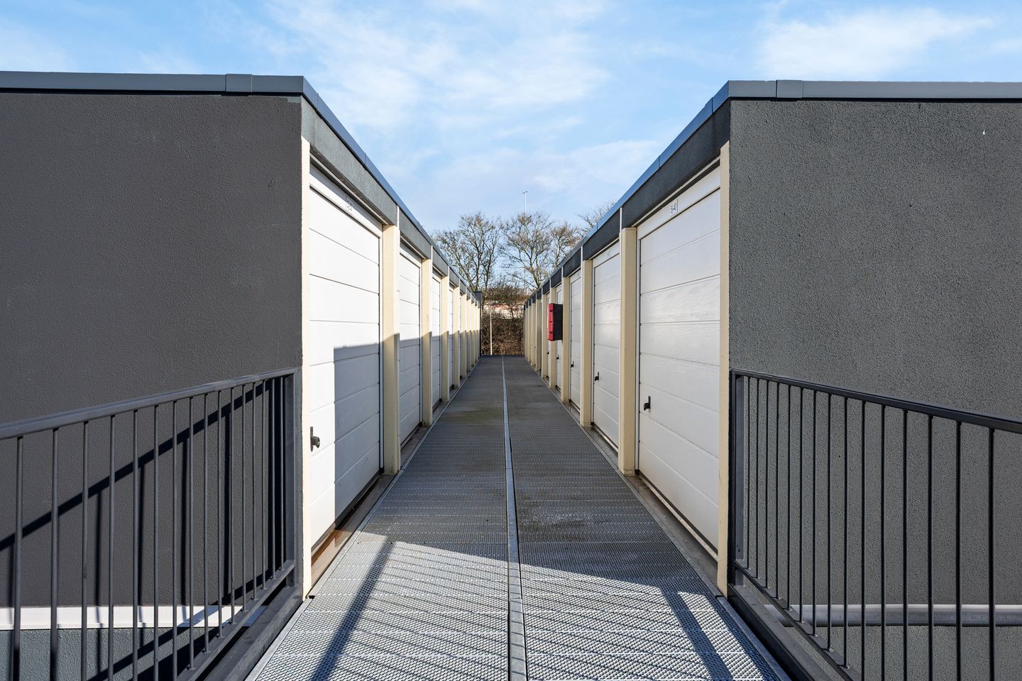 Bekijk foto 4 van Spoorlaan 5-J36