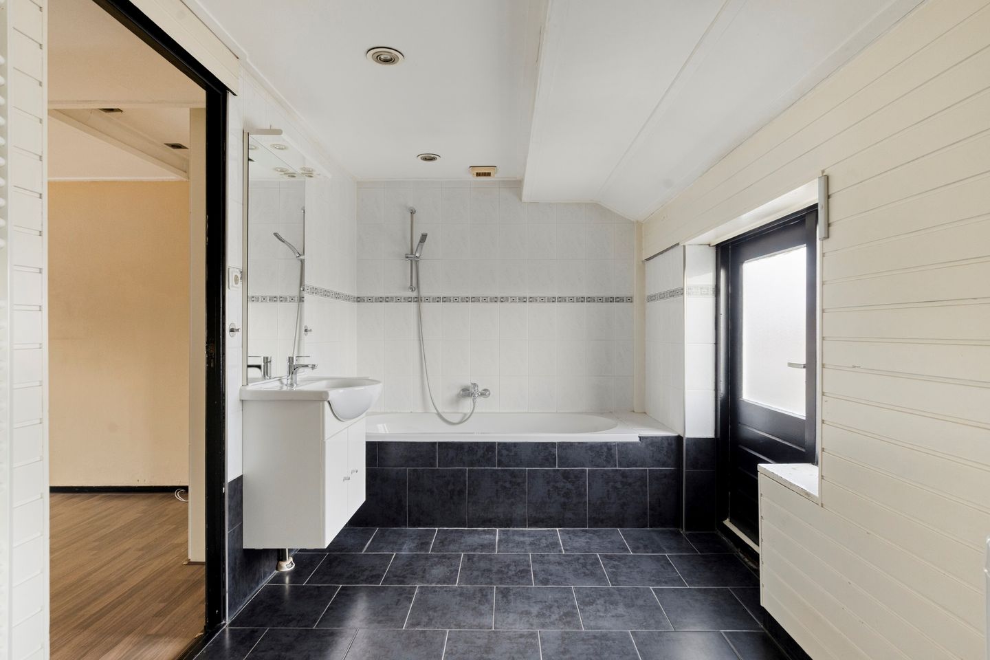 Photo 19 of van Tienhovenstraat 27