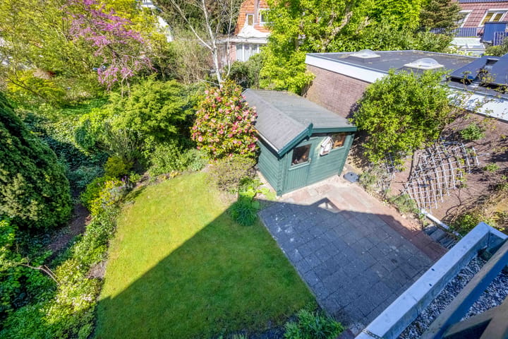 Spacious and charming family home with potential in Bilthoven South — 35