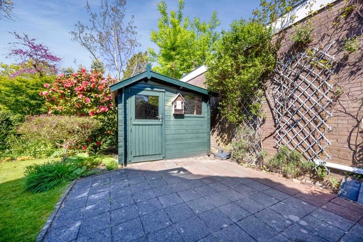 Spacious and charming family home with potential in Bilthoven South — 53