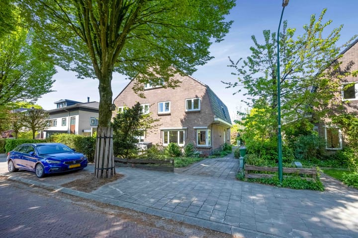 Spacious and charming family home with potential in Bilthoven South — 55