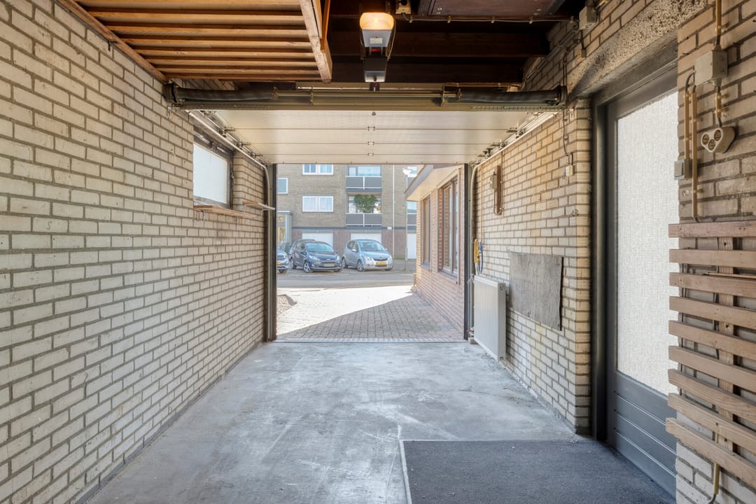 Spacious Corner House with Garage and Rooftop Terrace in Bocholtz — 63