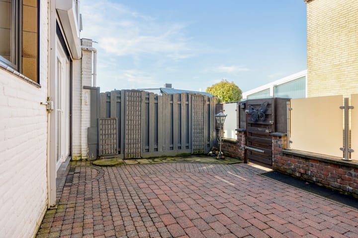 Spacious Corner House with Garage and Rooftop Terrace in Bocholtz — 66