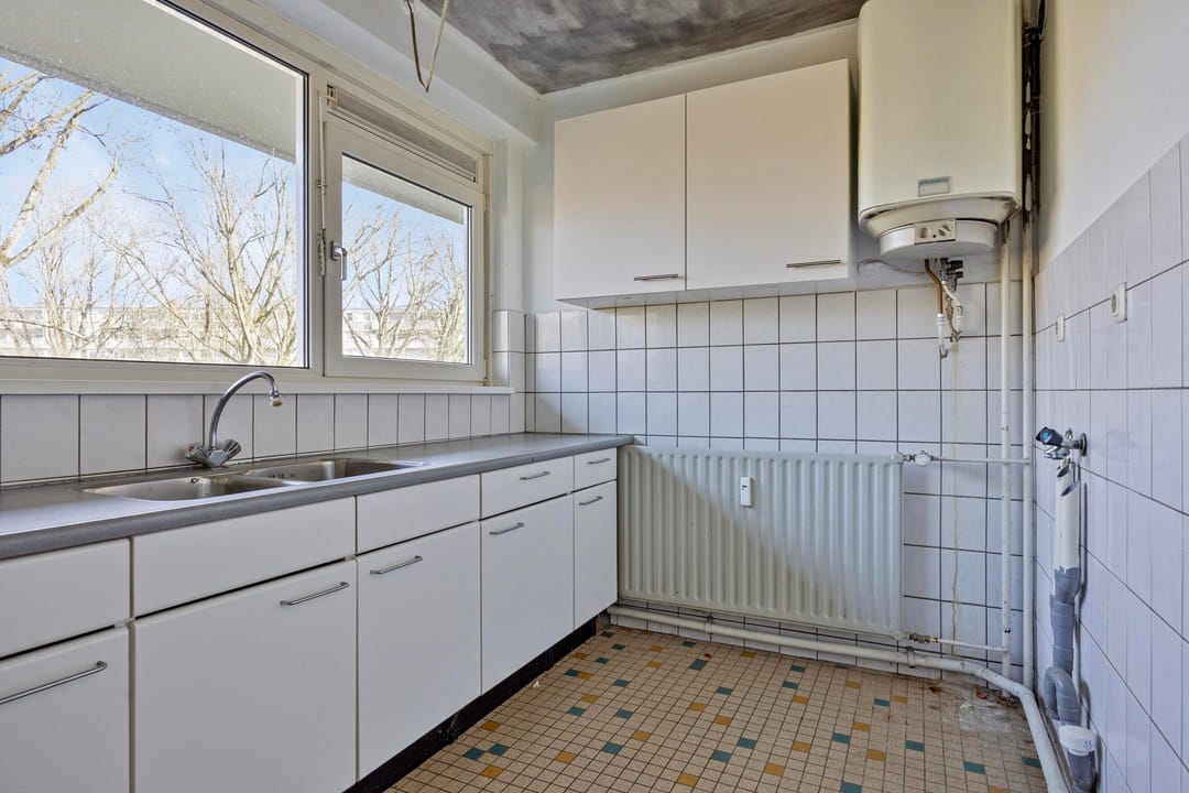 Spacious Apartment with Renovation Potential in Green Den Bosch West — 32