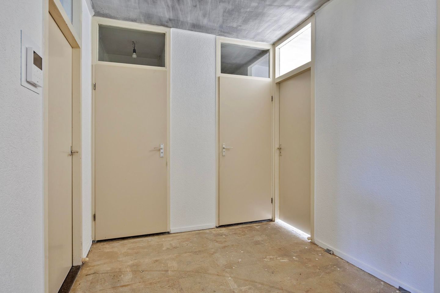 Spacious Apartment with Renovation Potential in Green Den Bosch West — 28
