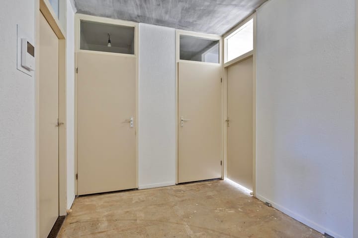 Spacious Apartment with Renovation Potential in Green Den Bosch West — 27