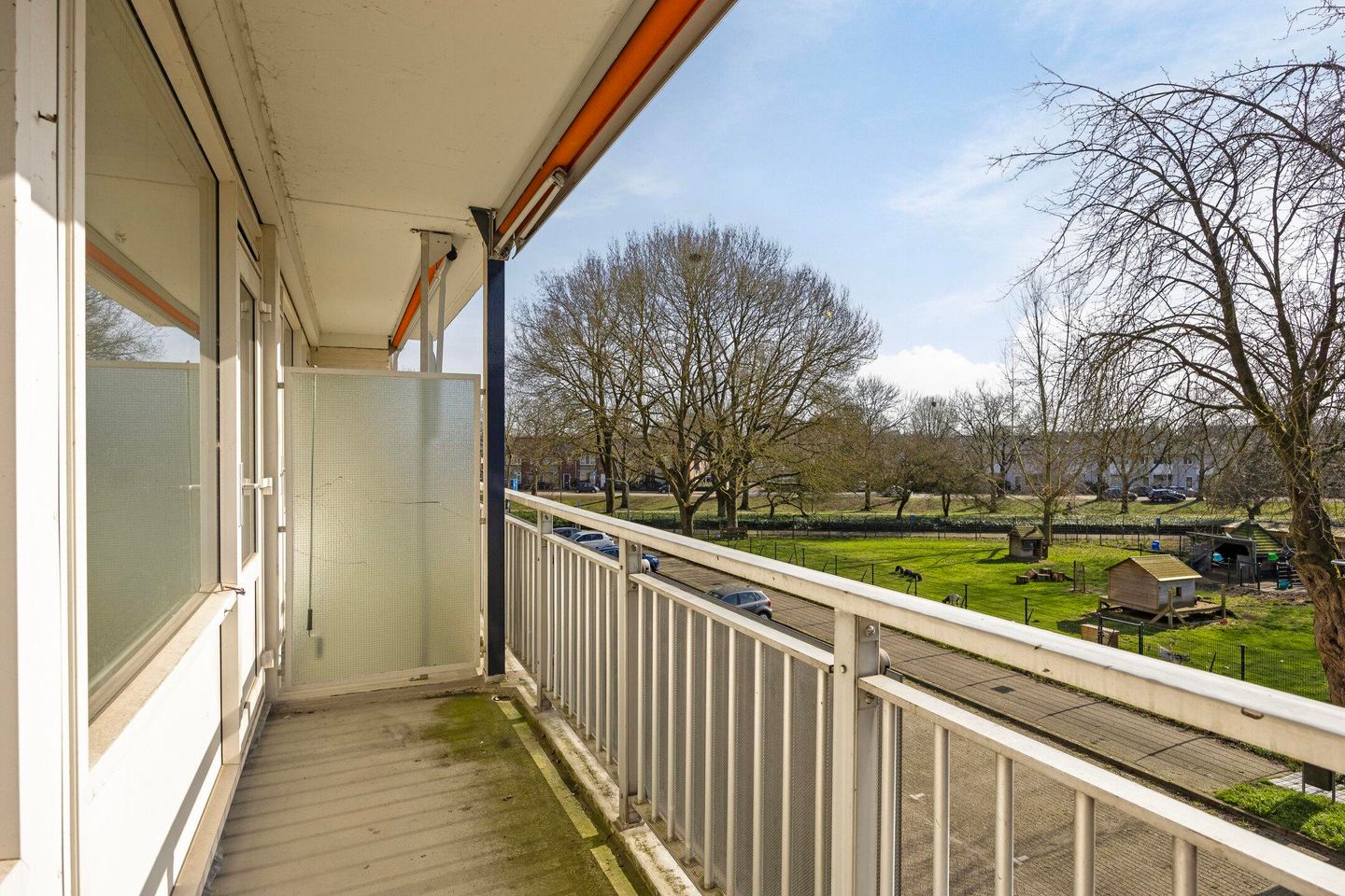 Spacious Apartment with Renovation Potential in Green Den Bosch West — 20