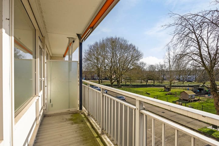 Spacious Apartment with Renovation Potential in Green Den Bosch West — 19