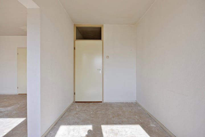 Spacious Apartment with Renovation Potential in Green Den Bosch West — 23