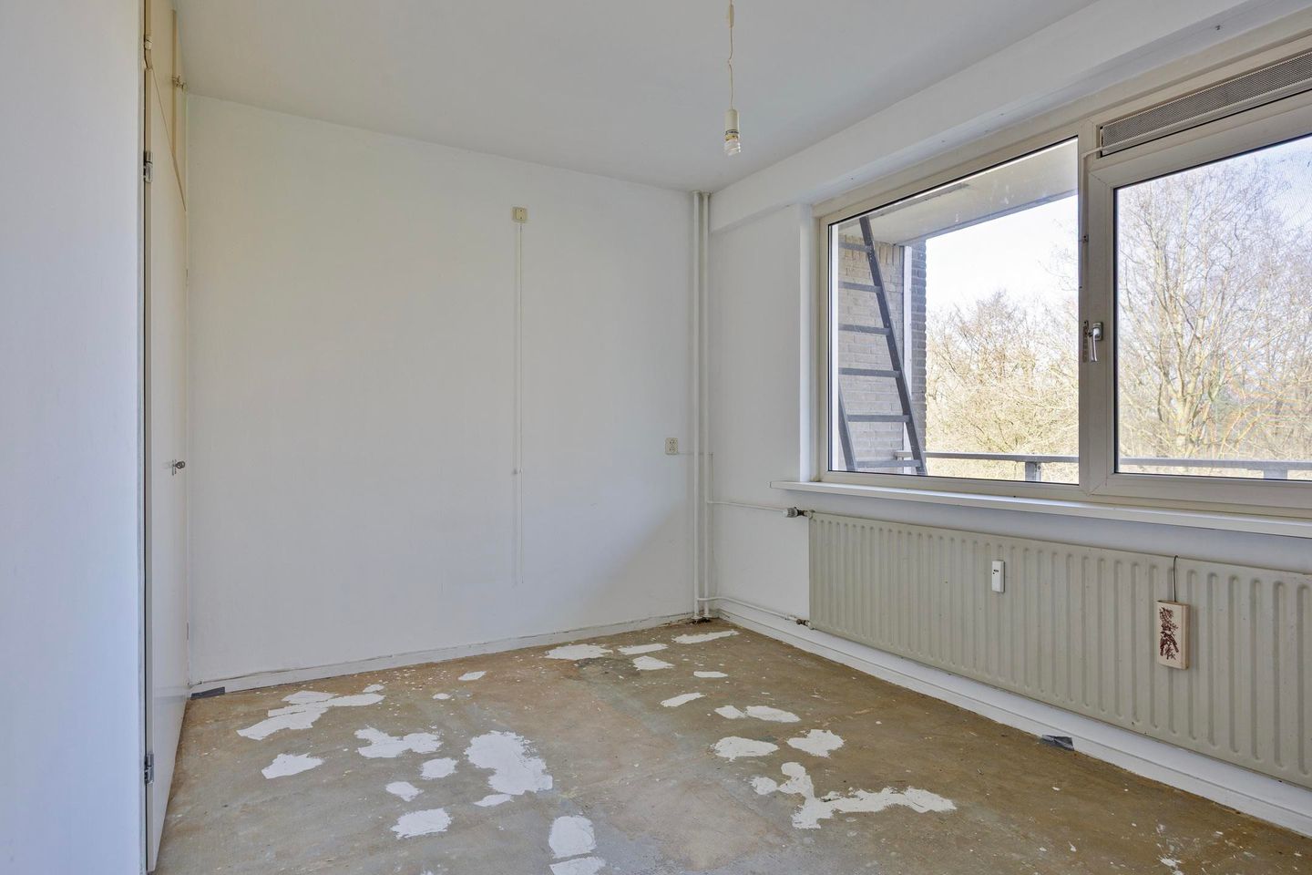 Spacious Apartment with Renovation Potential in Green Den Bosch West — 39