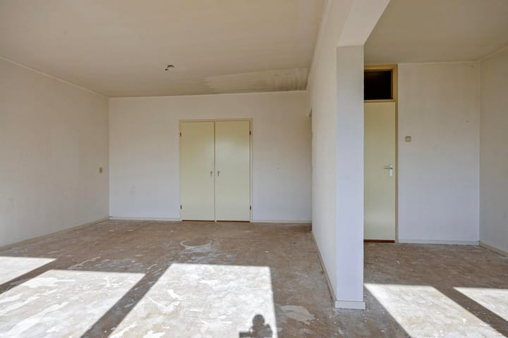 Spacious Apartment with Renovation Potential in Green Den Bosch West — 13