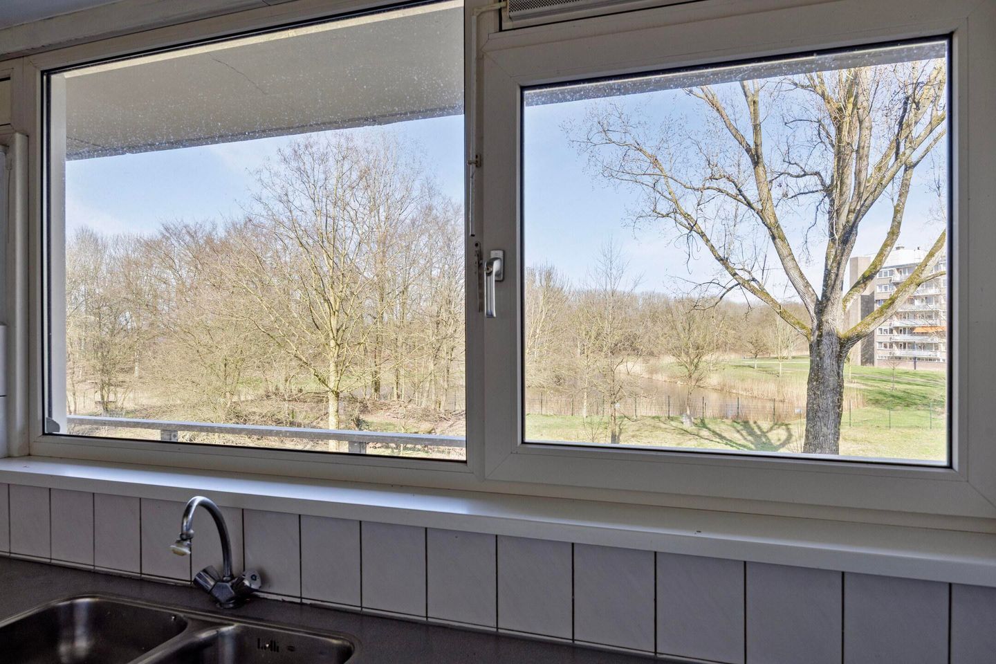 Spacious Apartment with Renovation Potential in Green Den Bosch West — 37