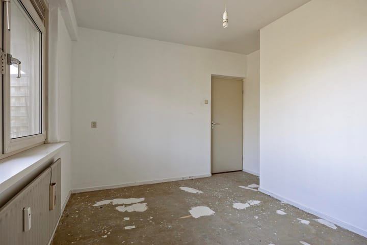 Spacious Apartment with Renovation Potential in Green Den Bosch West — 42