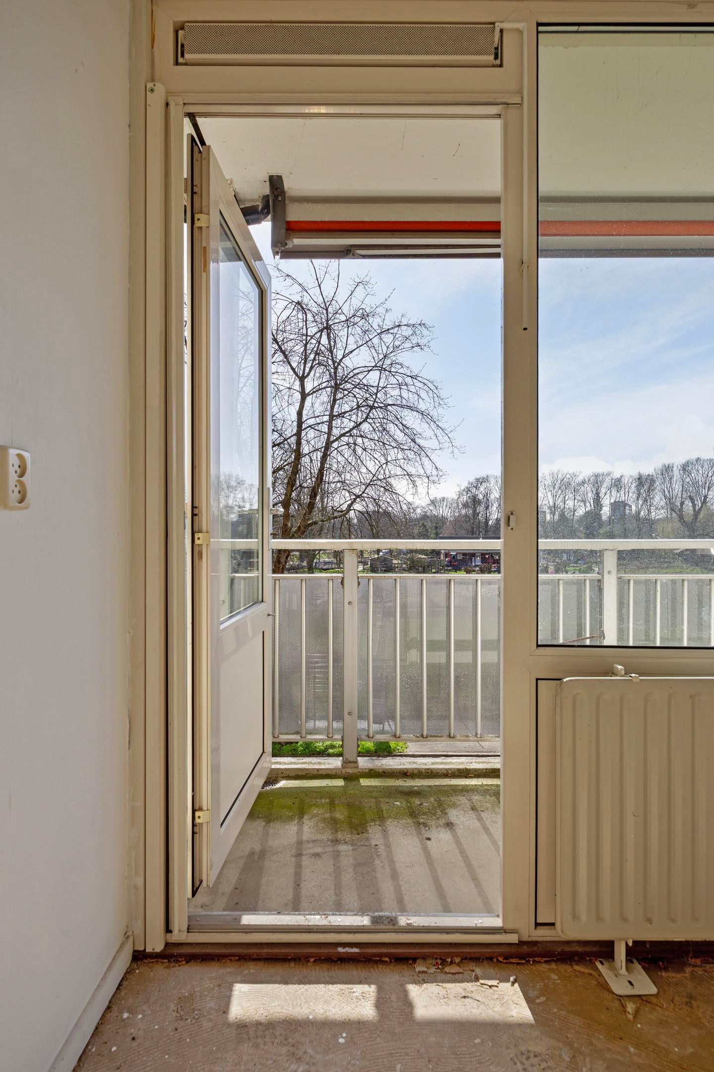 Spacious Apartment with Renovation Potential in Green Den Bosch West — 57