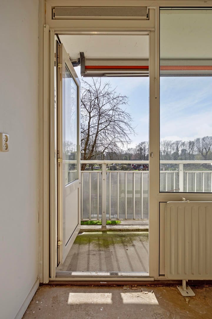 Spacious Apartment with Renovation Potential in Green Den Bosch West — 56