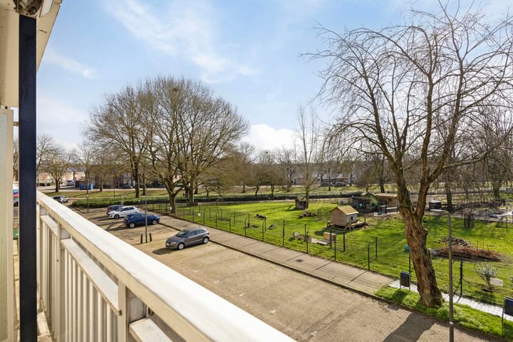 Spacious Apartment with Renovation Potential in Green Den Bosch West — 21
