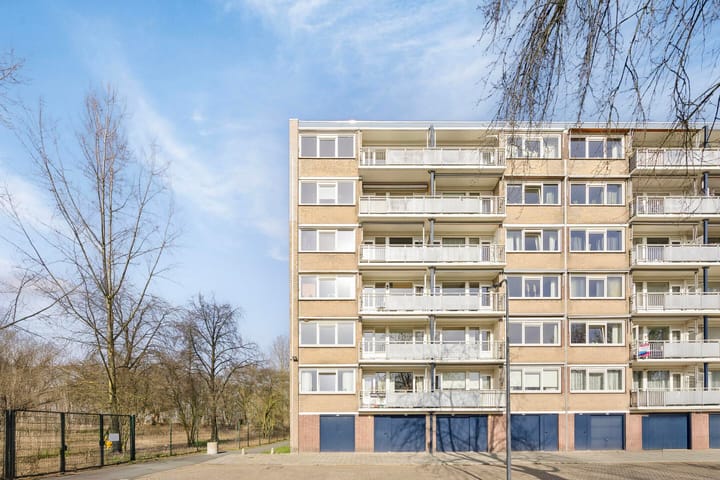 Spacious Apartment with Renovation Potential in Green Den Bosch West — 84