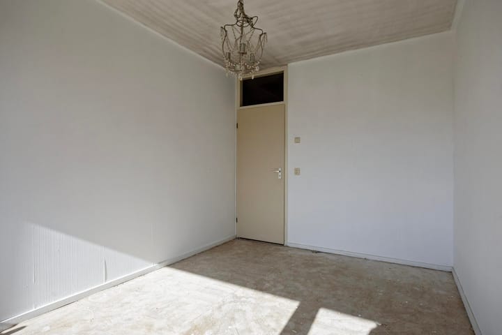 Spacious Apartment with Renovation Potential in Green Den Bosch West — 54