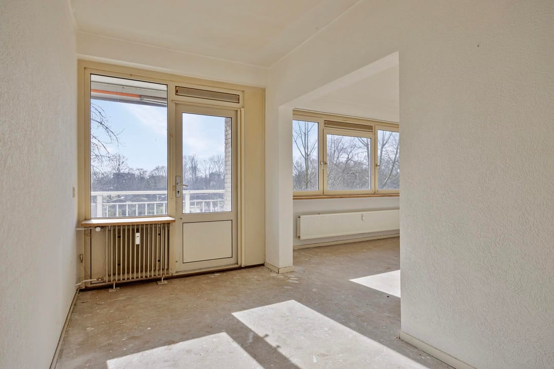 Spacious Apartment with Renovation Potential in Green Den Bosch West — 16