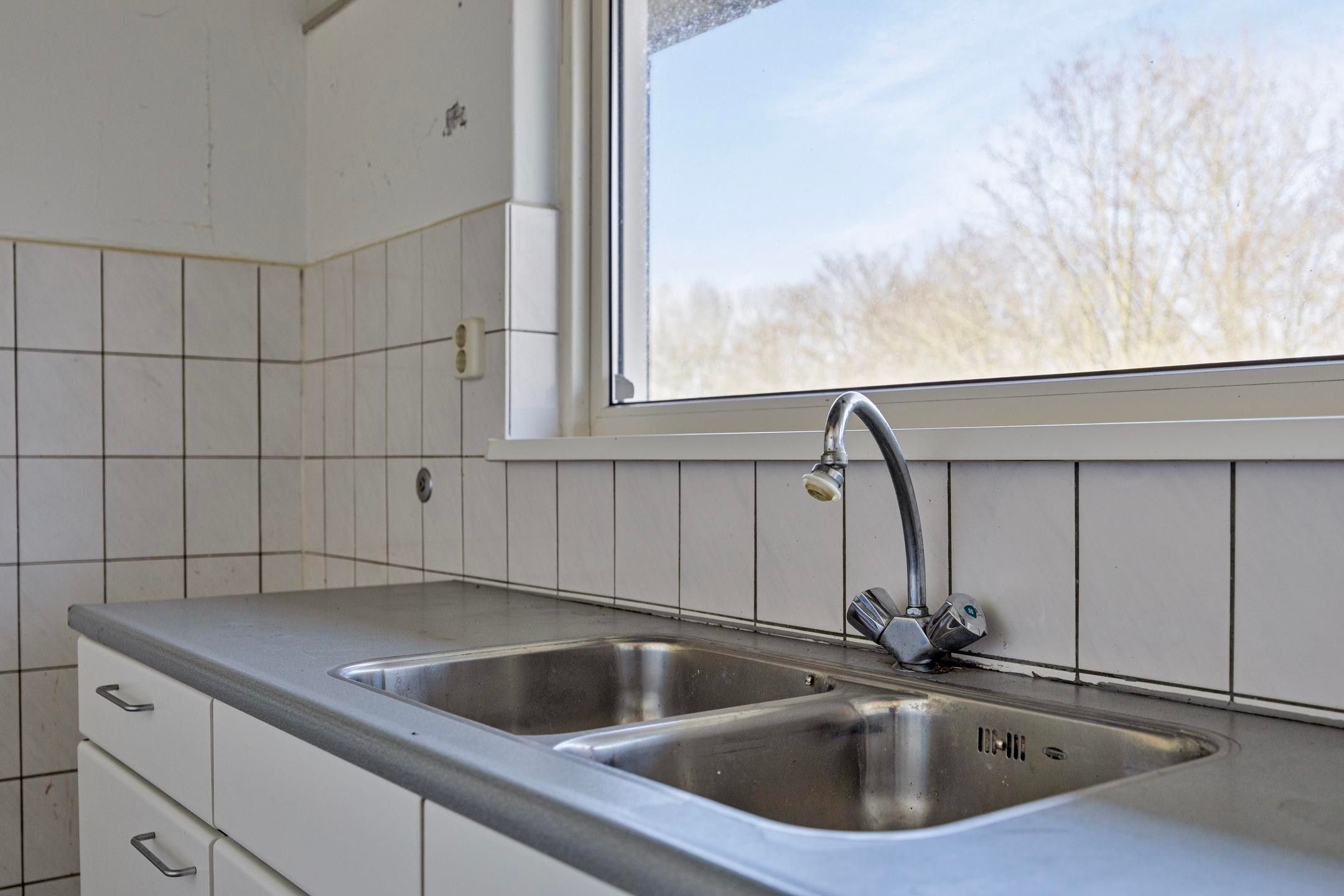 Spacious Apartment with Renovation Potential in Green Den Bosch West — 35