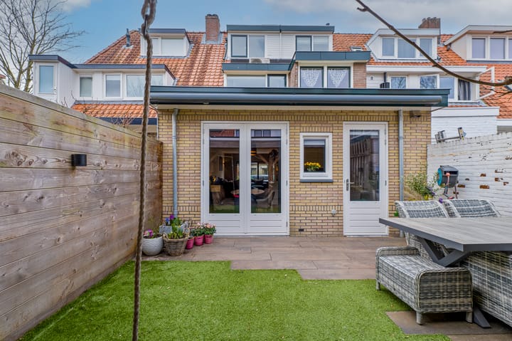 Charming Renovated Family Home in Hilversum South — 48