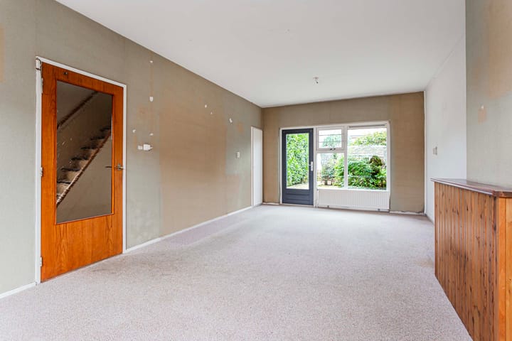 Photo 2 of Meeuwenstraat 11