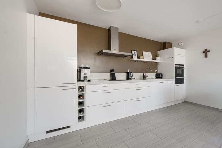 Spacious 3-Room Apartment with Sunny Balcony in Haarlem — 13
