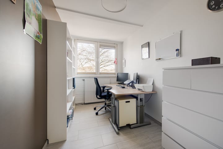 Spacious 3-Room Apartment with Sunny Balcony in Haarlem — 21