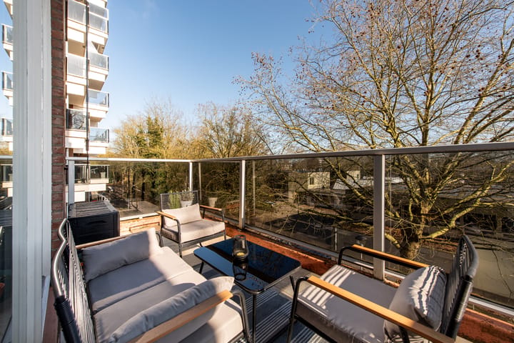 Spacious 3-Room Apartment with Sunny Balcony in Haarlem — 35