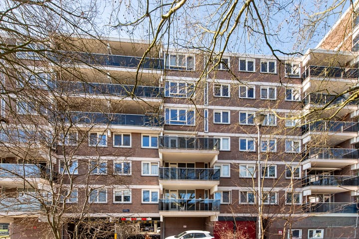 Spacious 3-Room Apartment with Sunny Balcony in Haarlem — 41
