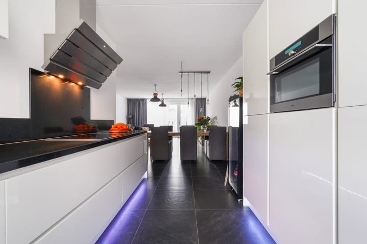 Spacious Family Home with South-Facing Garden in Landgoed Driessen — 13