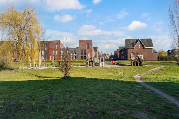 Spacious Family Home with South-Facing Garden in Landgoed Driessen — 47