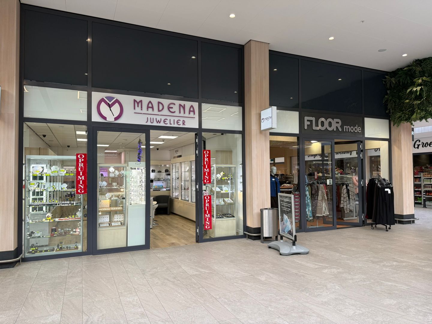 View photo 2 of Groenhof 150-A