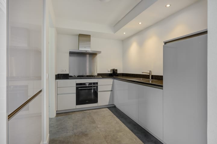 Photo 3 of Leon van Kelpenaarstraat 15